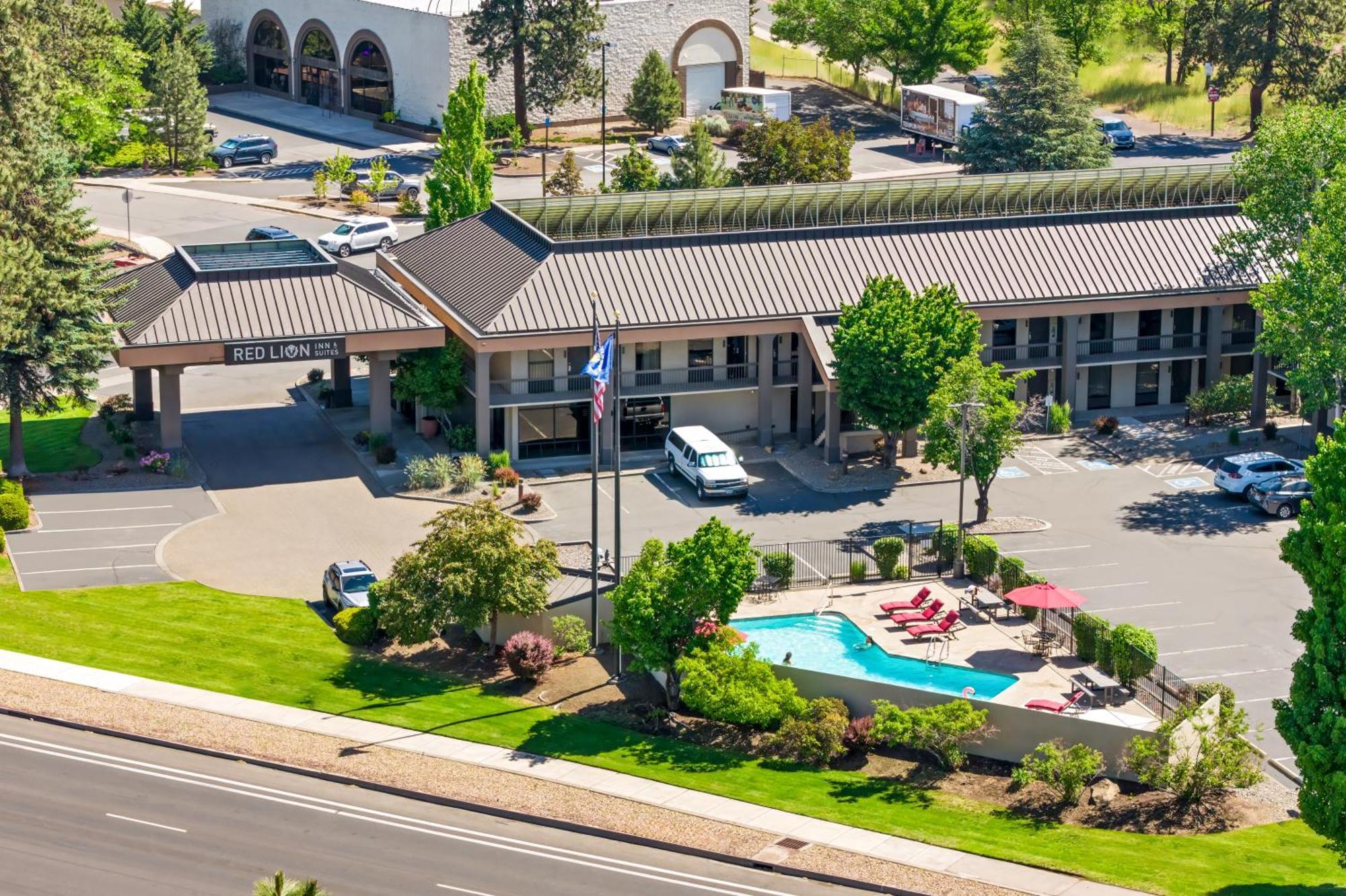Red Lion Inn & Suites Deschutes River - Bend Eksteriør billede